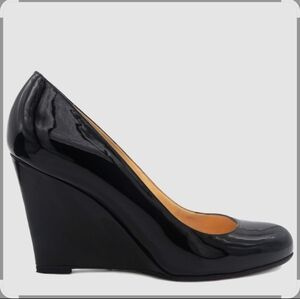 BLACK PATENT LEATHER PUMPS